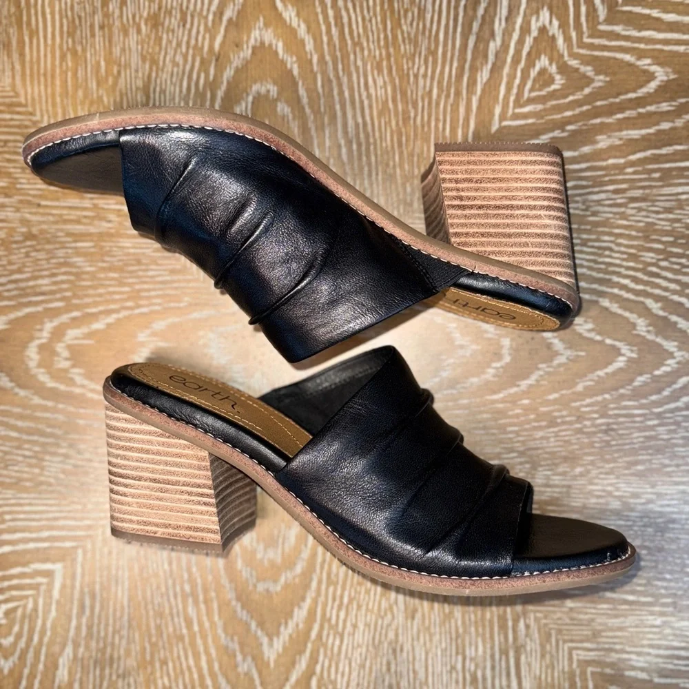 Earth Adara Open Toe Block Heel Dress Sandals in black leather Size 10